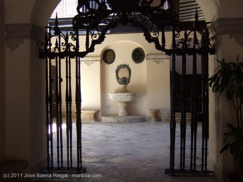 Foto de Malaga, Casa del Consulado del Mar, España - Reja y patio