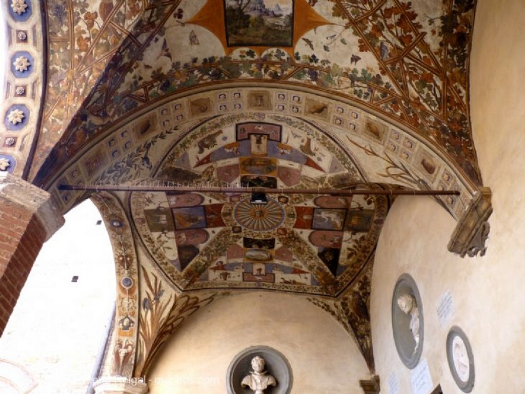Siena
Portada Academia de Santa Cecilia
Toscana