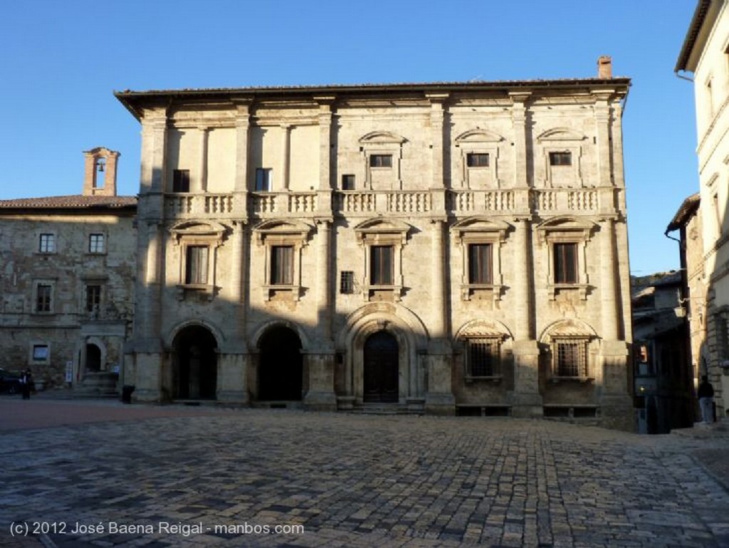 Montepulciano
Bajo el cielo toscano
Siena