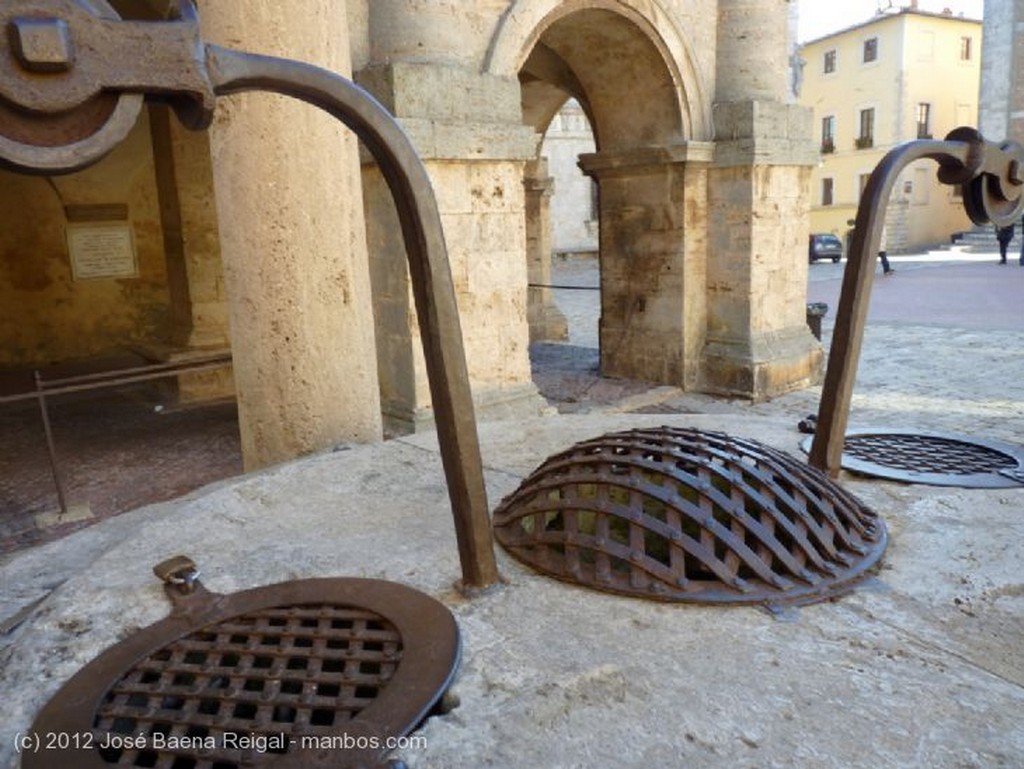 Montepulciano
Pozzo dei Grifi
Siena