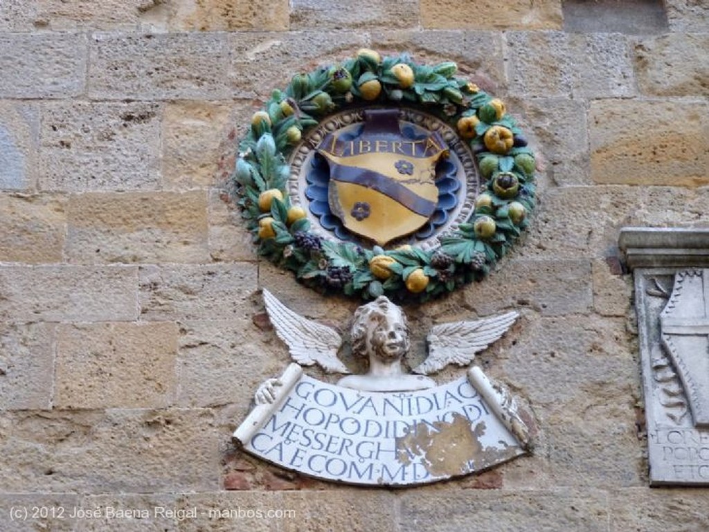 Volterra
Palazzo dei Priori
Pisa