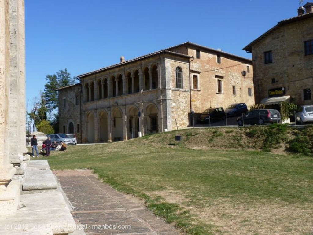 Montepulciano
Logia de Sangallo
Siena