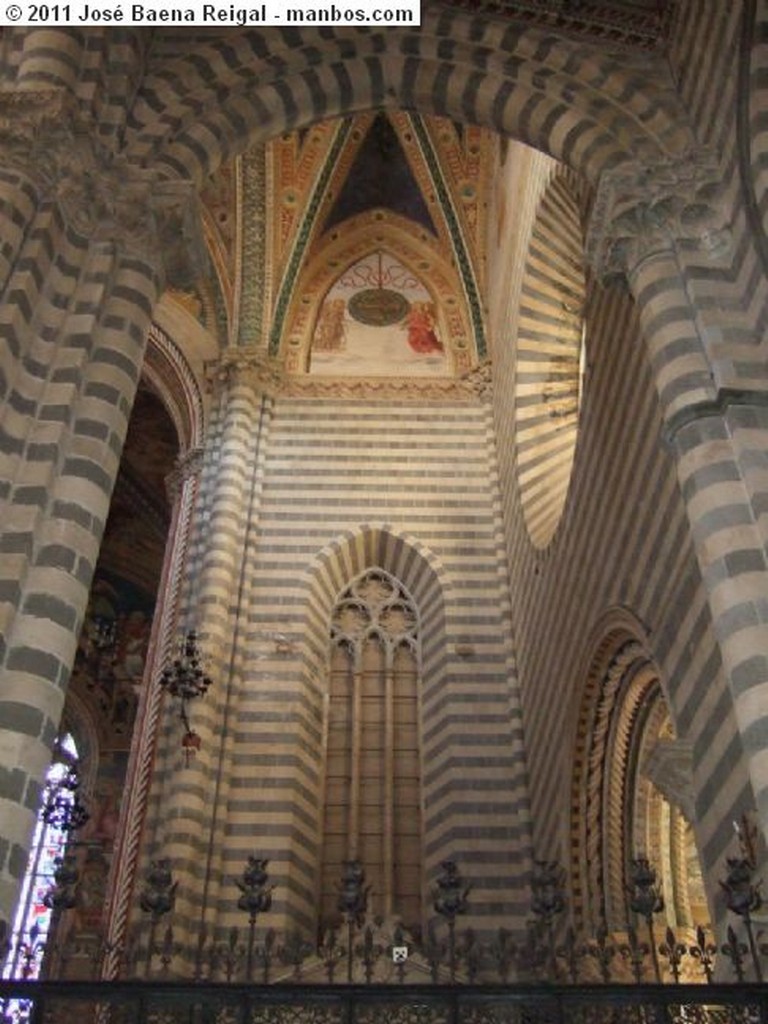Orvieto
Columna y entablamento
Umbria