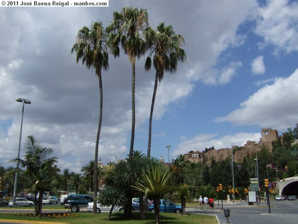 Foto de Malaga, Paseo de Reding, España - Con la Alcazaba al fondo