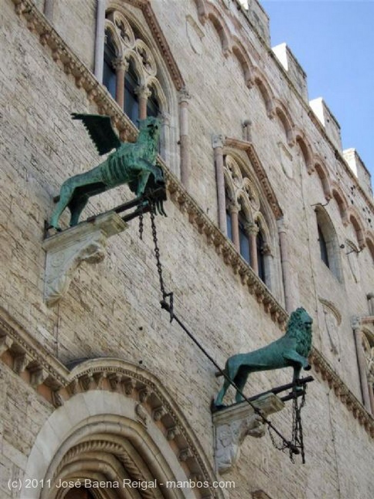 Perugia
Leon guelfo
Umbria