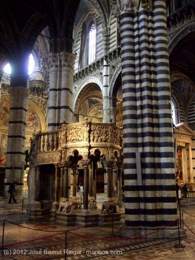 Siena
Pilar con decoracion estriada
Toscana