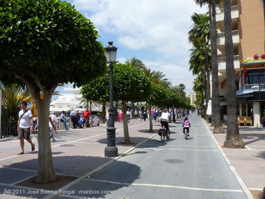 Foto de Marbella, Paseo Duque de Ahumada, Malaga, España - Avenida junto al mar