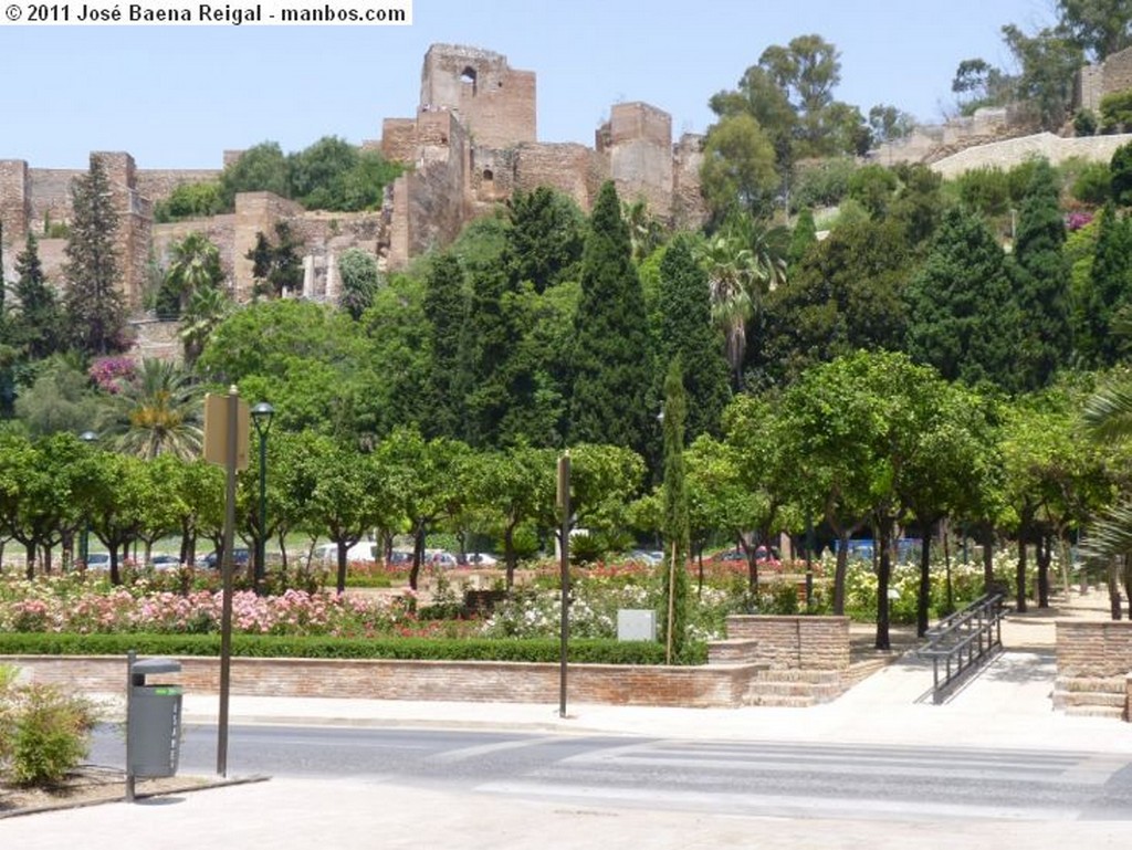 Foto de Malaga, Jardines de Puerta Oscura, España - Alcazaba y Puerta Oscura