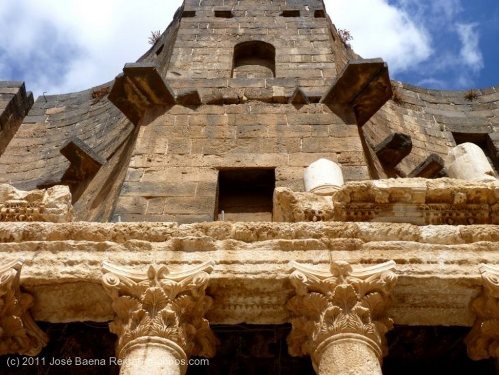 Bosra
Parte del scaenae frons
Dera