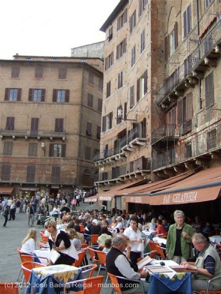 Siena
Timpano con el escudo de Siena
Toscana