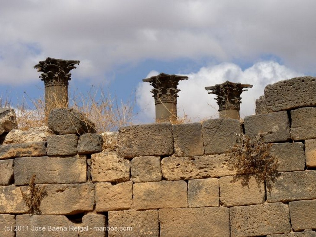 Bosra
Todavia erguidas
Dera