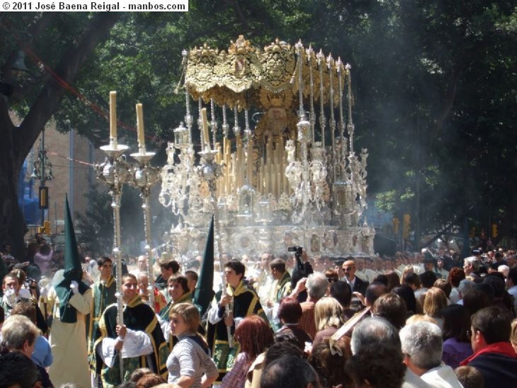 Foto de Malaga, Virgen de Lagrimas y Favores, España - Paso por la Alameda Principal