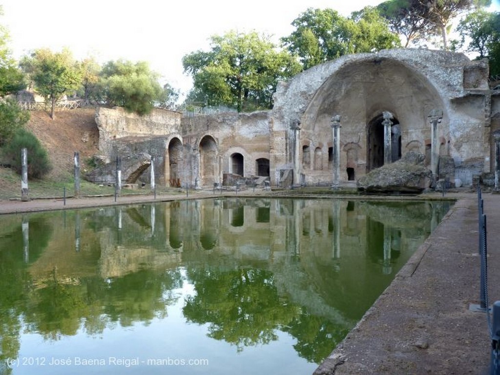 Villa Adriana
Cariatides y pinos
Roma