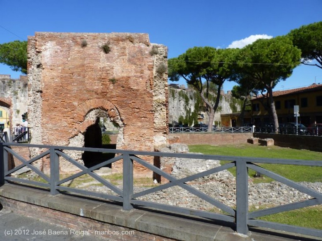 Pisa
Quince mil toneladas de arte
Toscana