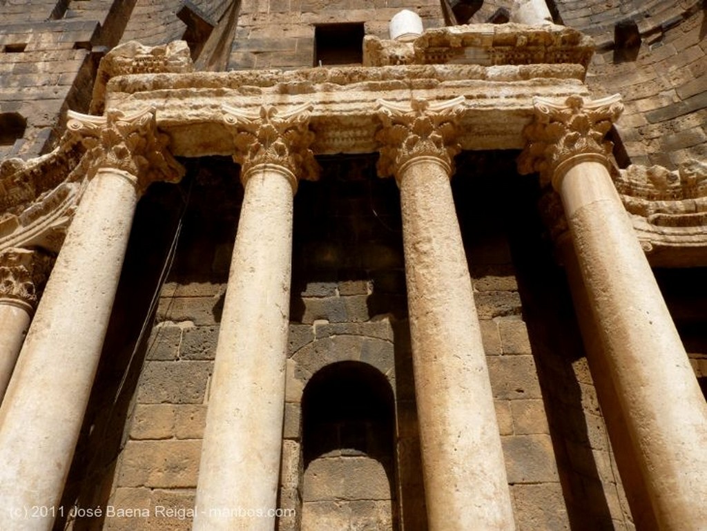 Bosra
Scaenae frons impresionante
Dera