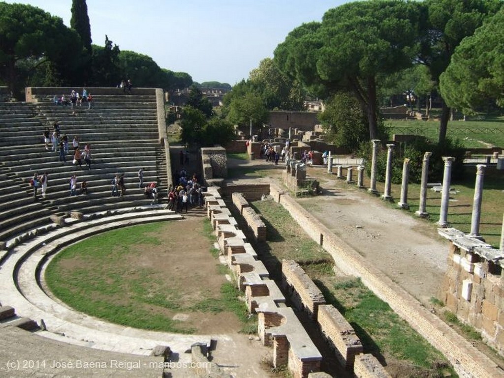 Ostia Antica
Cavea, orchestra y escena 
Roma