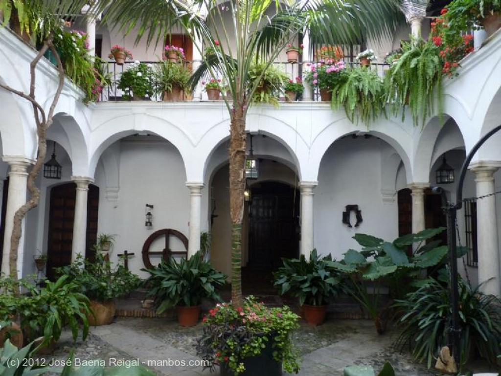 Foto de Malaga, Pasillo de Santa Isabel, España - Patio del Museo de Artes Populares