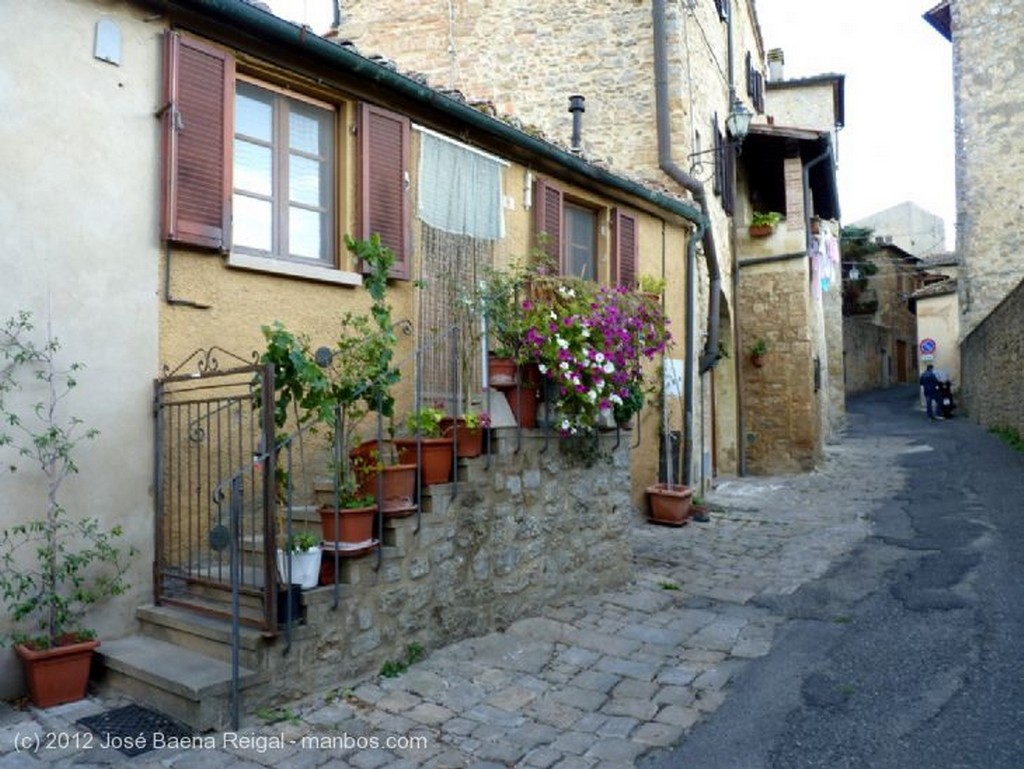 Volterra
Fachada con farola
Pisa