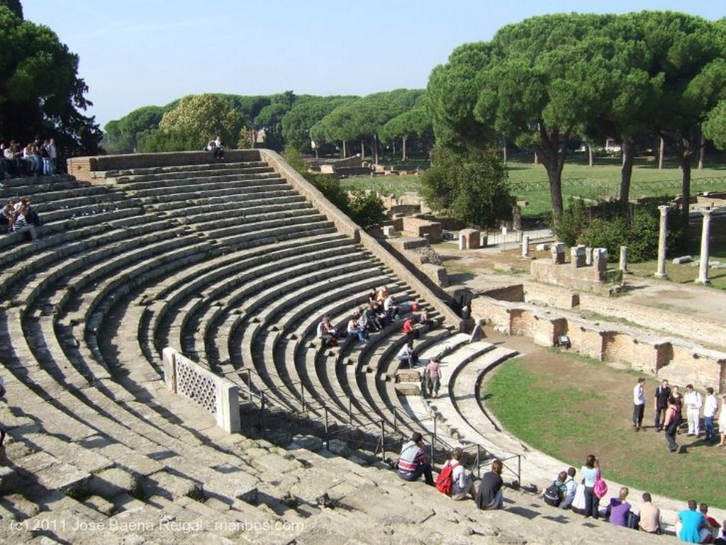 Ostia Antica
Vista desde la cavea
Roma