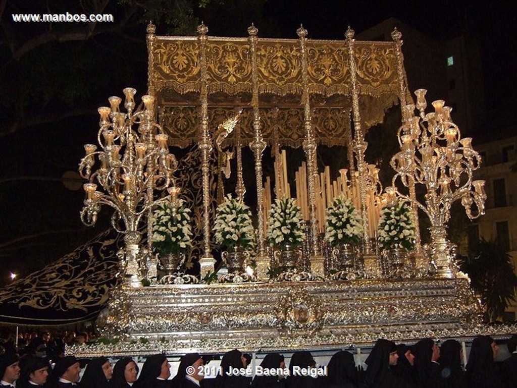 Foto de Malaga, Virgen de la Soledad, España - Desfile procesional por la Alameda