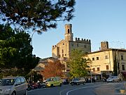 Viale dei Ponti, Volterra, Italia