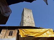 Piazza delle Erbe, San Gimignano, Italia