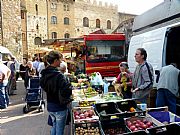 Piazza delle Erbe, San Gimignano, Italia