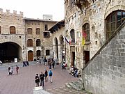 Piazza Duomo, San Gimignano, Italia