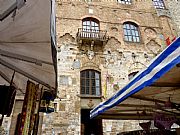 Piazza delle Erbe, San Gimignano, Italia