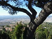 Viale dei Ponti, Volterra, Italia