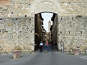 Via dei Fossi, San Gimignano, Italia