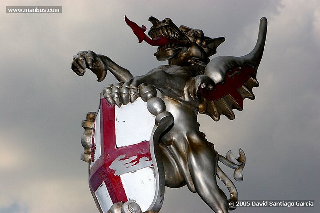 Londres
DRAGON HERALDICO JUNTO AL RIVER THAMES
Londres