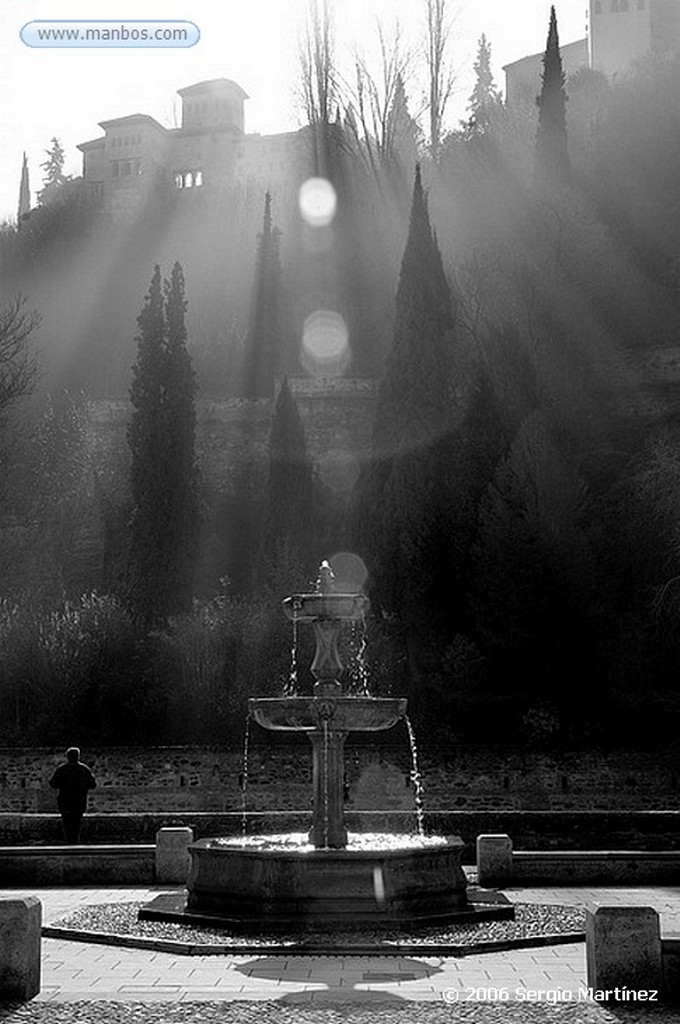 Granada
Paseo de los tristes y farola
Granada